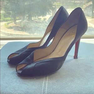 Louboutin black satin peep toe pumps. Size 38.5